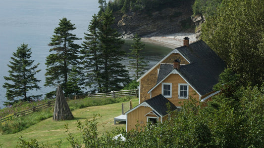 Powering Your Retreat: The Benefits of Rocksolar LiFePO4 Deep Cycle Batteries for Cottages