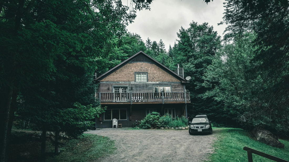 Power Your Cottage Off-Grid with Solar Power Kits This Summer