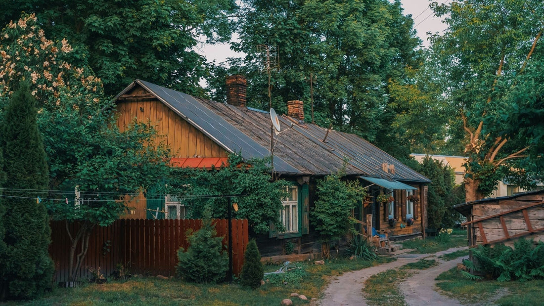 The Best Off-Grid Solar Kits for Your Cottage This Summer